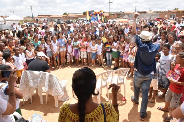 Prefeitura de Serrinha realiza ação solidária no bairro da Cidade Nova e leva alegria à população local