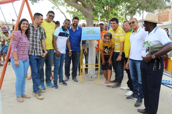 Inauguração da praça do Vista Alegre alegra moradores e reúne vários vereadores