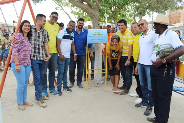 Inauguração da praça do Vista Alegre alegra moradores e reúne vários vereadores