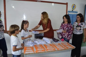 Prefeitura de Serrinha: Secretaria Municipal de Educação distribui fardamento