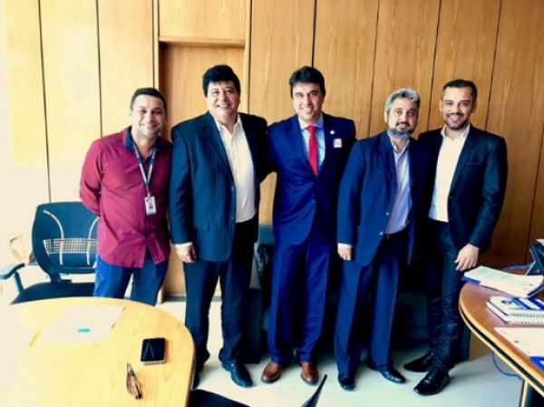 Prefeito Adriano Lima se reúne em Brasília com equipe técnica do Ministério da Saúde