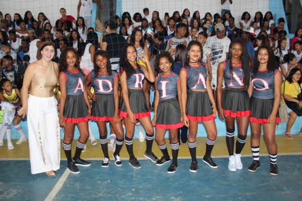 Intercolegial começa com grande público e homenagem emocionante