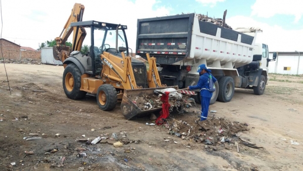 Nova prefeito inicia sua gestão limpando a cidade