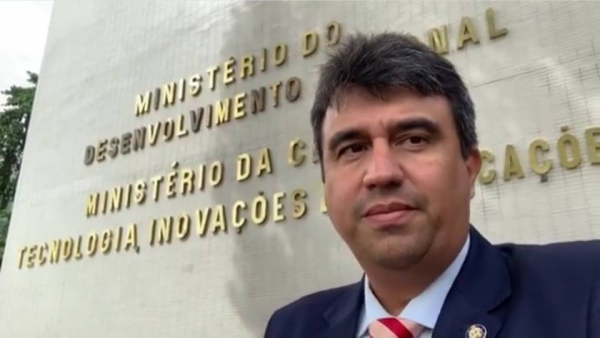 Prefeito Adriano Lima conquista mais obras para Serrinha em Brasília